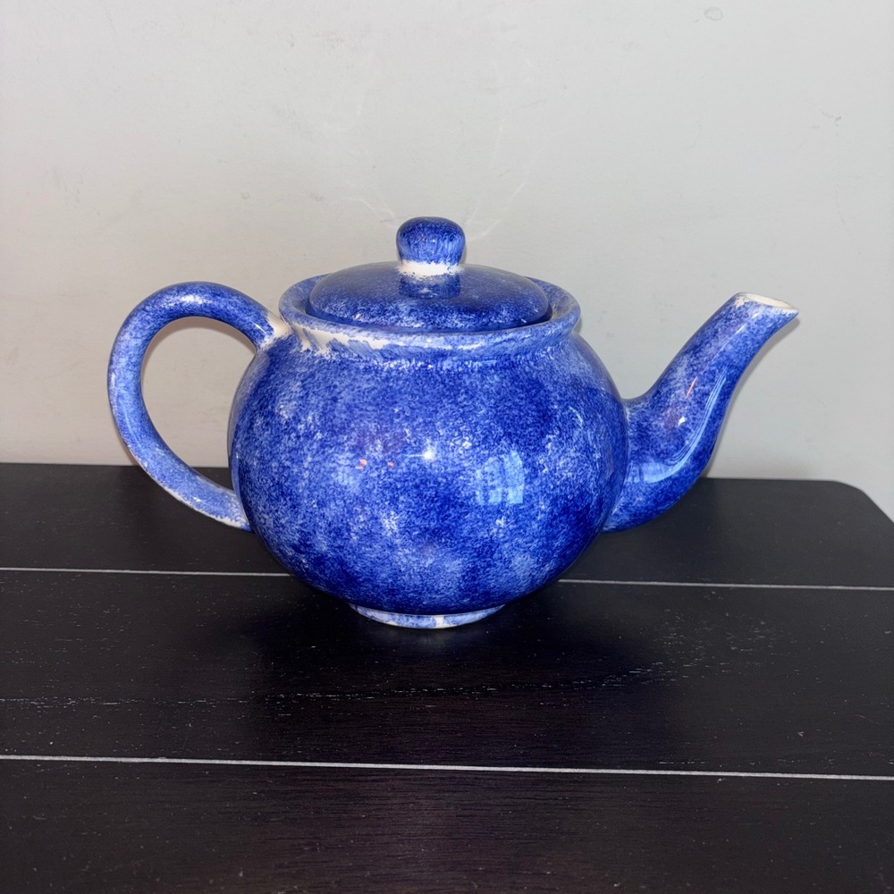 Vintage Marketplace Made in Italy 1993 | Holiday Themed Christmas Cabin Teapot - Picture 5 of 8